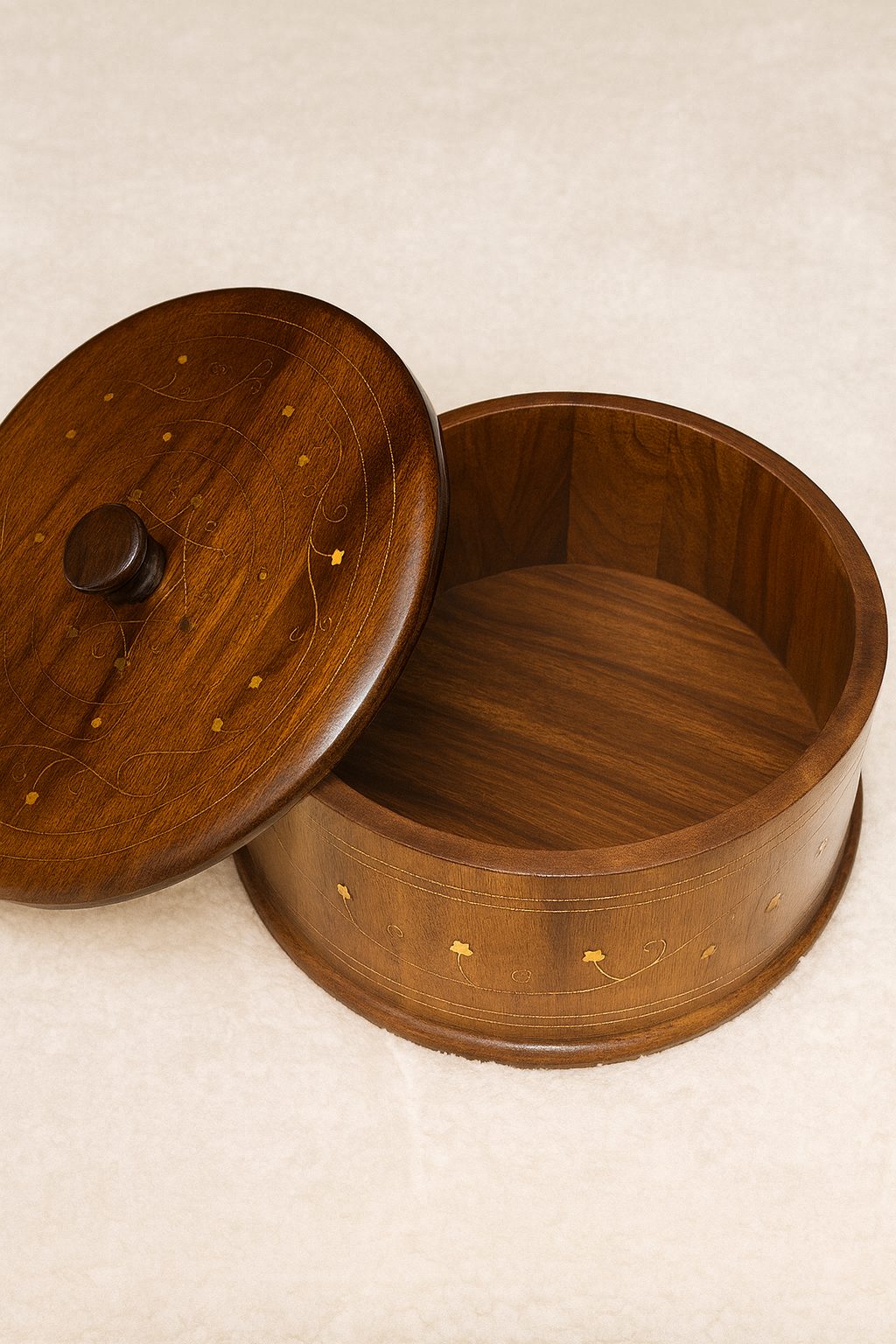 Premium wooden serving hot pot with traditional brass detailing – Chinioti Handcrafts