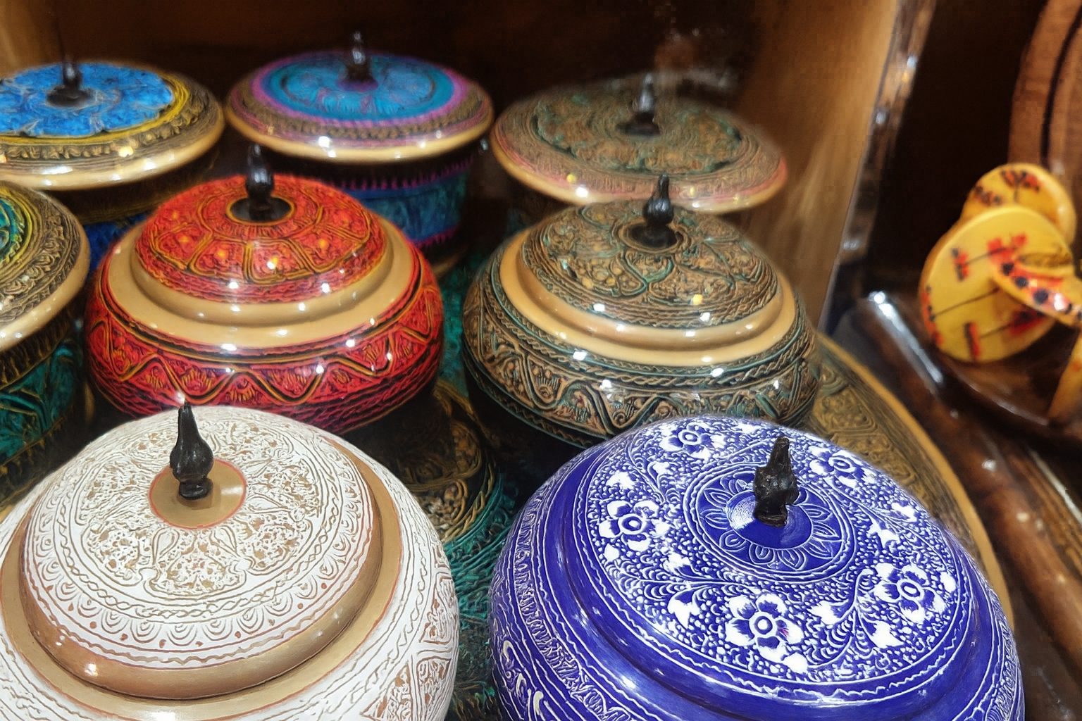 Artisan solid wood decorative jar featuring detailed naqashi design – Chinioti Handcrafts