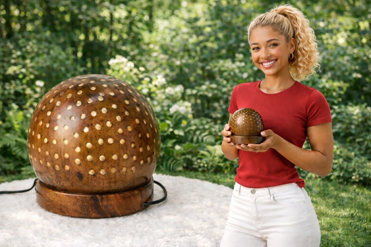 Artisan Acacia wood table lamp with decorative perforated light pattern – Chinioti Handcrafts